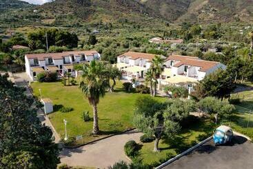 هتل Cefalù Resort Sporting Club