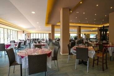 هتل Cefalù Resort   Sporting Club