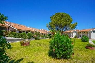 هتل Cefalù Resort   Sporting Club
