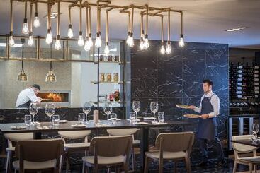 Clayton Hotel Dublin Airport