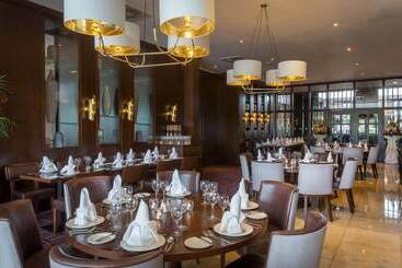 Clayton Hotel Dublin Airport