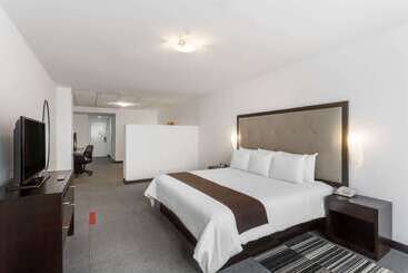 هتل Costa Del Sol Wyndham Lima Airport