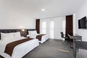 هتل Costa Del Sol Wyndham Lima Airport