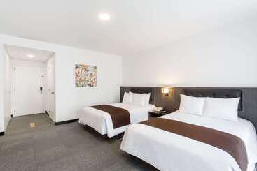هتل Costa Del Sol Wyndham Lima Airport