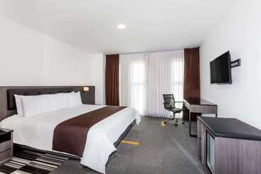 هتل Costa Del Sol Wyndham Lima Airport