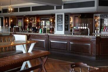 هتل Farmhouse Innlodge By Greene King Inns