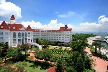 هتل Hong Kong Disneyland