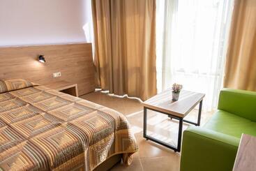 Ivana Palace Hotel   Free Parking