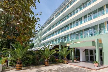 Ivana Palace Hotel   Free Parking