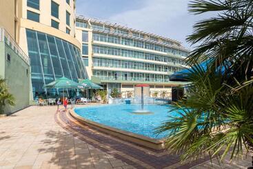 Ivana Palace Hotel   Free Parking