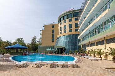 Ivana Palace Hotel   Free Parking