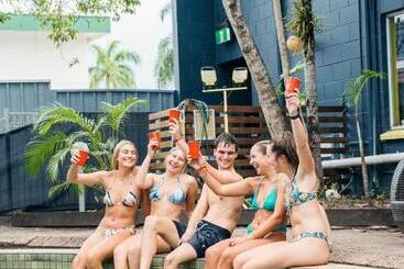 هتل Mad Monkey Village