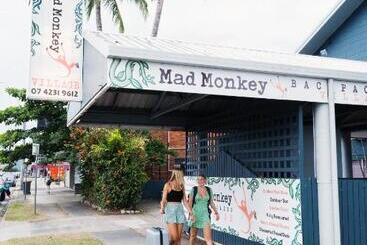 هتل Mad Monkey Village