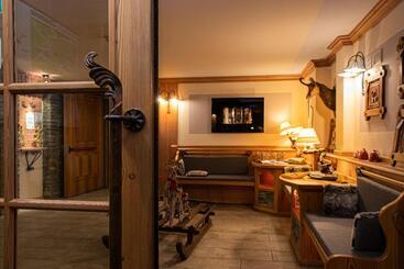 هتل Maison Cly
