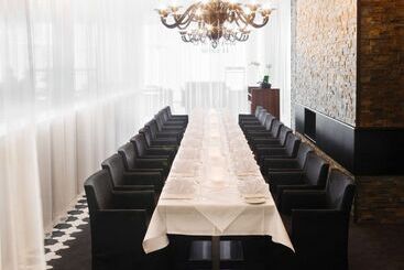 Mövenpick Hotel Stuttgart Airport