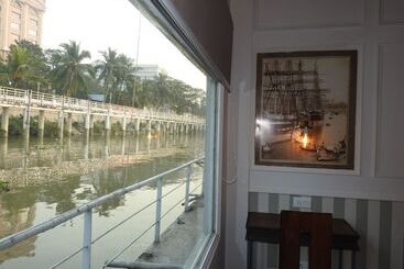 酒店 Polo Floatel Kolkata
