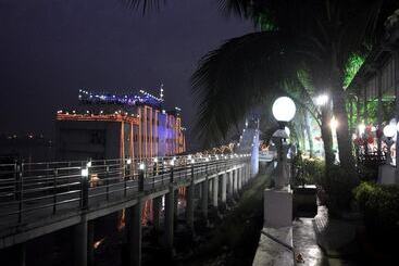 酒店 Polo Floatel Kolkata