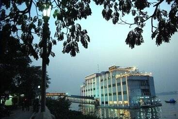 酒店 Polo Floatel Kolkata