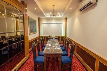 酒店 Polo Floatel Kolkata