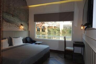 酒店 Polo Floatel Kolkata