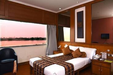 酒店 Polo Floatel Kolkata