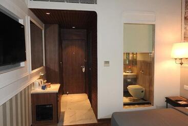 酒店 Polo Floatel Kolkata