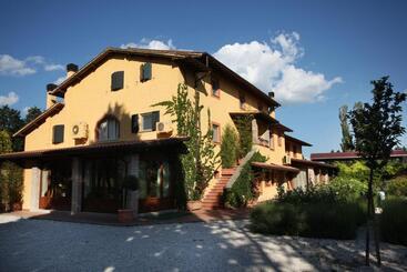 هتل Resort E Spa San Crispino