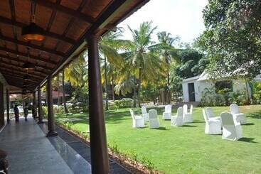 호텔 Royal Orchid Resort & Convention Centre, Yelahanka Bangalore