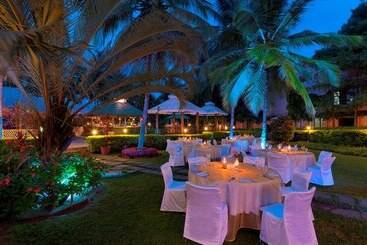 호텔 Royal Orchid Resort & Convention Centre, Yelahanka Bangalore