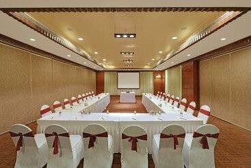 酒店 Royal Orchid Resort & Convention Centre, Yelahanka Bangalore