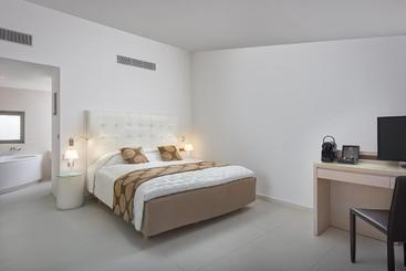 هتل The Ixian All Suites - Adults Only