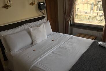 هتل The Leeson Lodge