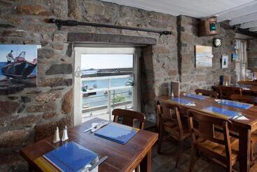هتل The Ship Inn