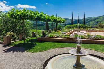 هتل Villa Campomaggio Resort & Spa