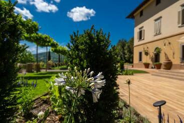 هتل Villa Campomaggio Resort & Spa