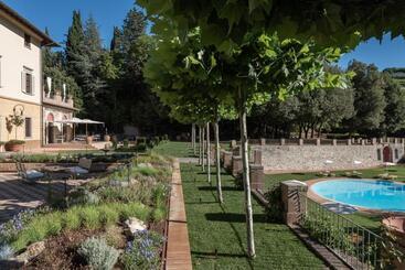هتل Villa Campomaggio Resort & Spa