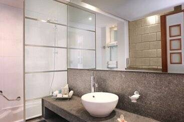 هتل Villa Rotana