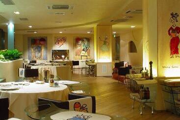 هتل Waldorf  Premier Resort