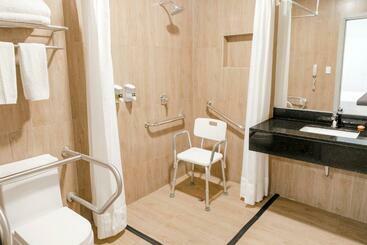 هتل Costa Del Sol Wyndham Tumbes