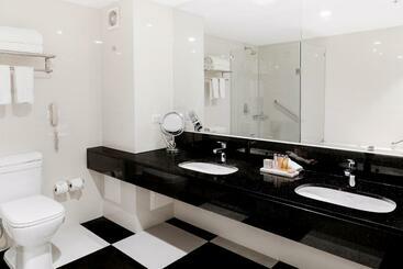 هتل Costa Del Sol Wyndham Tumbes