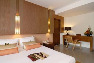 Peach Blossom Resort & Pool Villa   Sha Plus