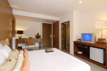 Peach Blossom Resort & Pool Villa   Sha Plus