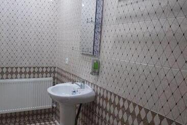 هاستل Status House