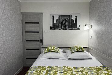 هاستل Status House
