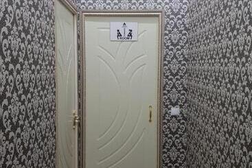 هاستل Status House