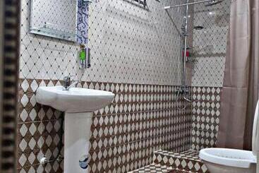 هاستل Status House