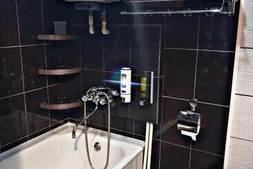 هاستل Status House