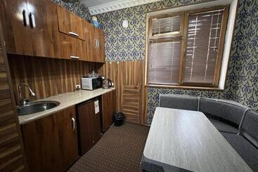 هاستل Status House