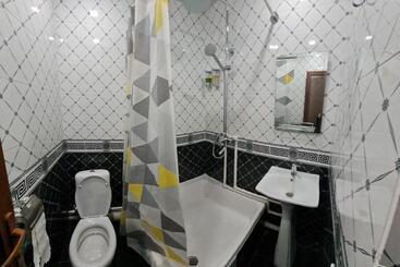 هاستل Status House