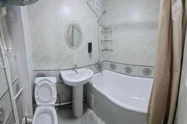 هاستل Status House